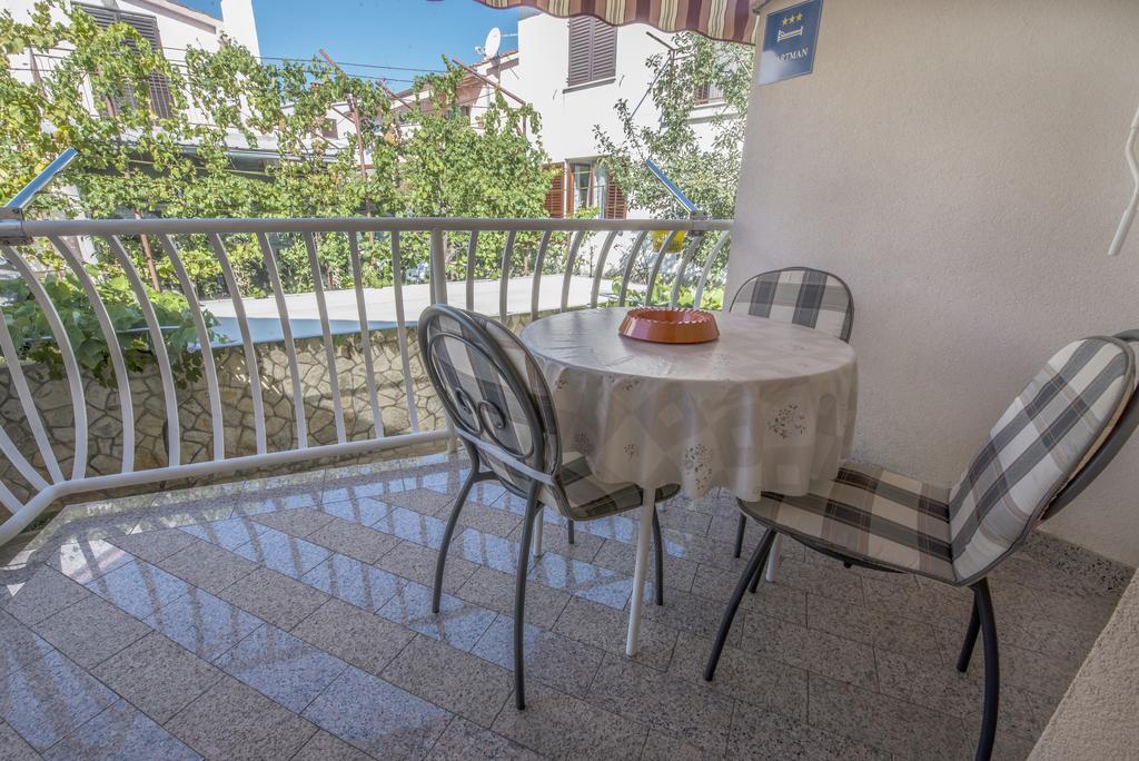 Apartment Anka D Krk Town Exterior photo