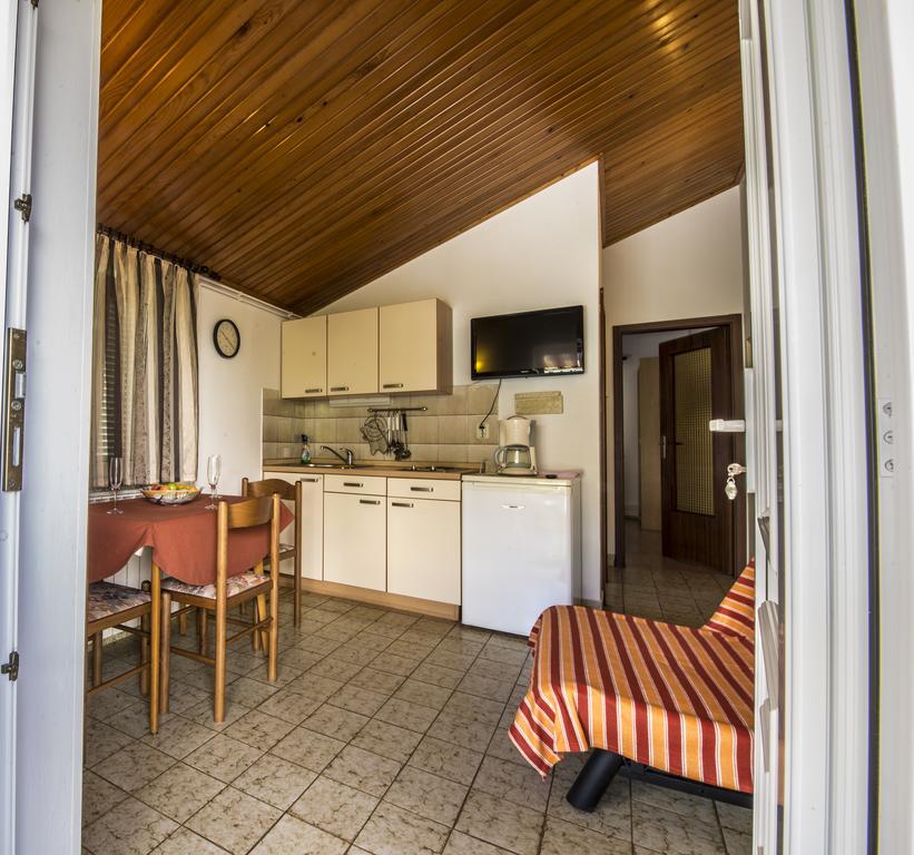 Apartment Anka D Krk Town Exterior photo