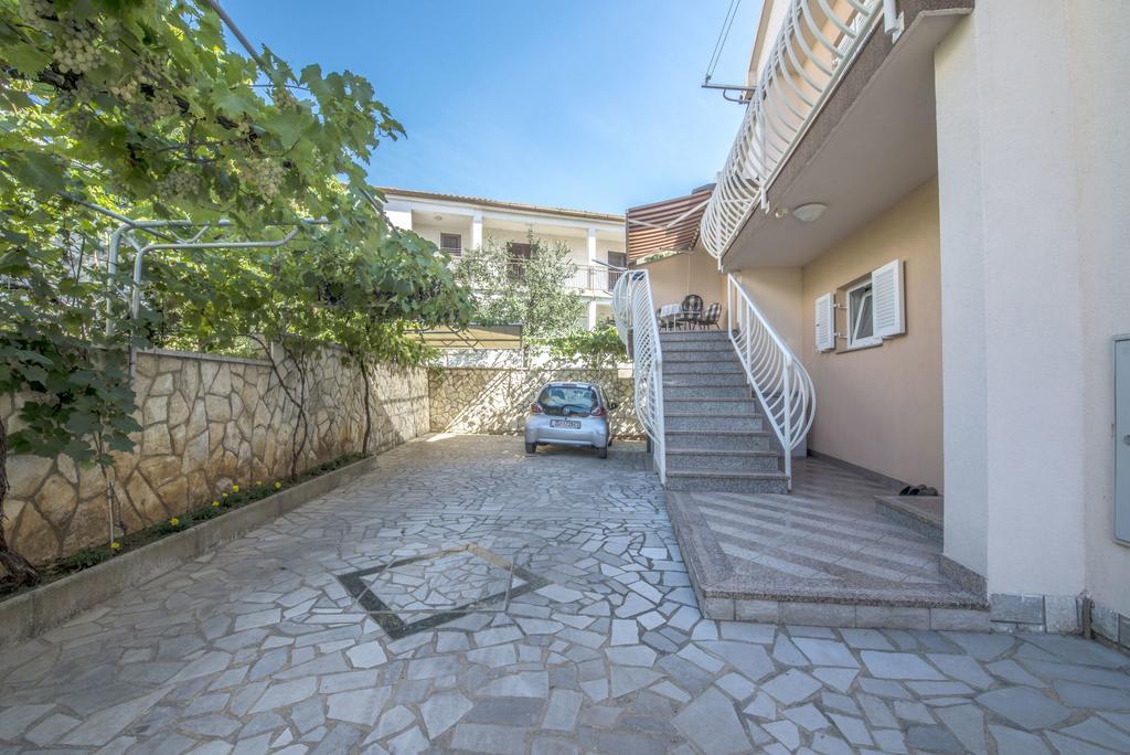 Apartment Anka D Krk Town Exterior photo